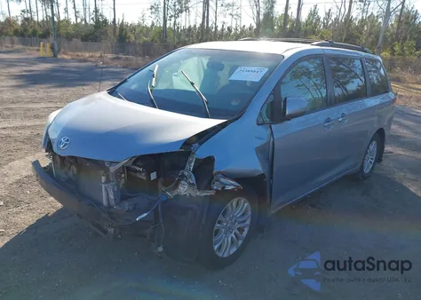2014 Toyota Sienna Xle V6 8 Passenger z USA, uszkodzony, nr VIN 5TDYK3DC5ES451710